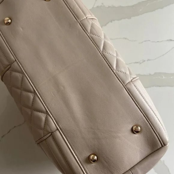 Women's GUESS Handbag Satchel Quilted Designer East West Silhouette Fall Creamy - Picture 9 of 13